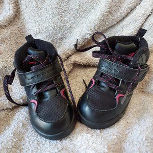 Girls Jordan's size 9